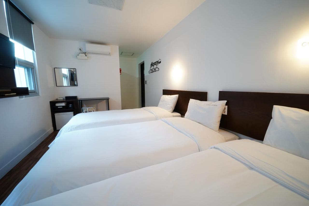 Ekonomy Haeundae Hostel Pusan Exteriér fotografie